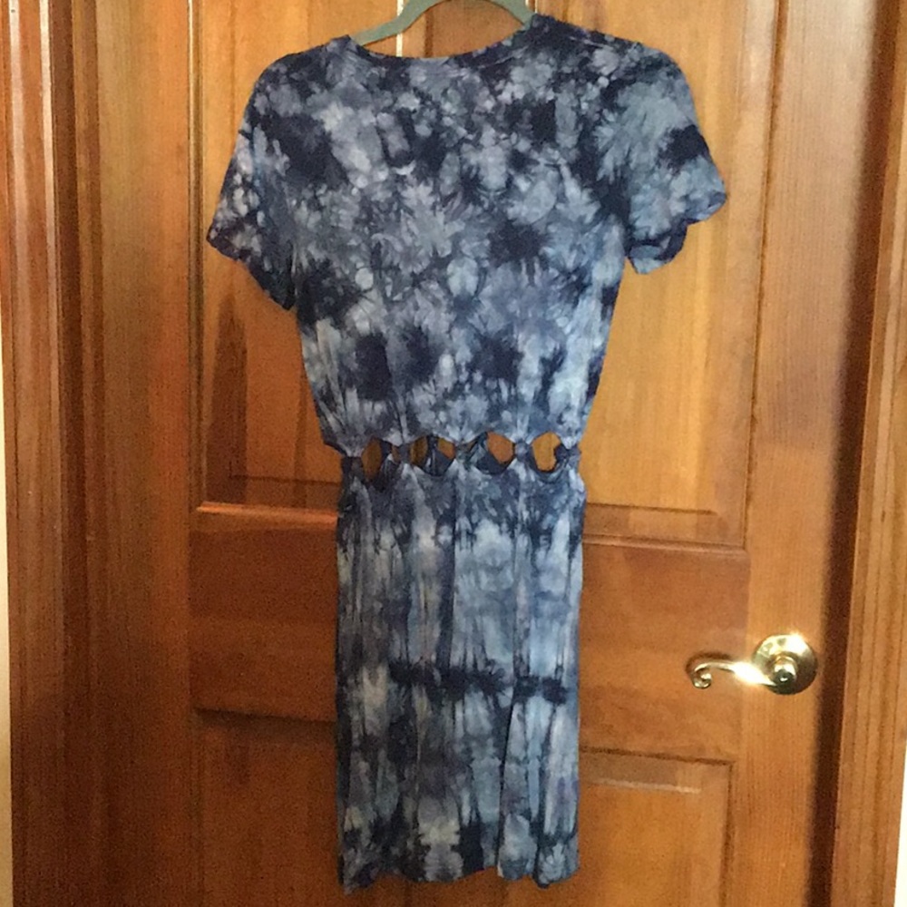 Dress - Picture 2 of 4